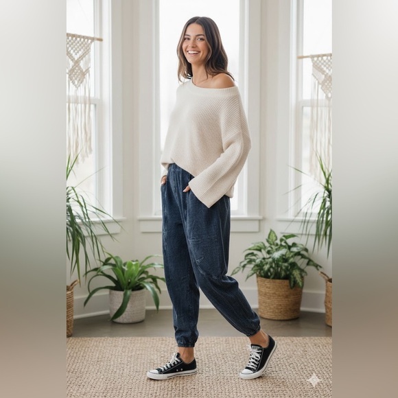 Women's Blue Denim Jogger Jeans - Picture 2 of 4